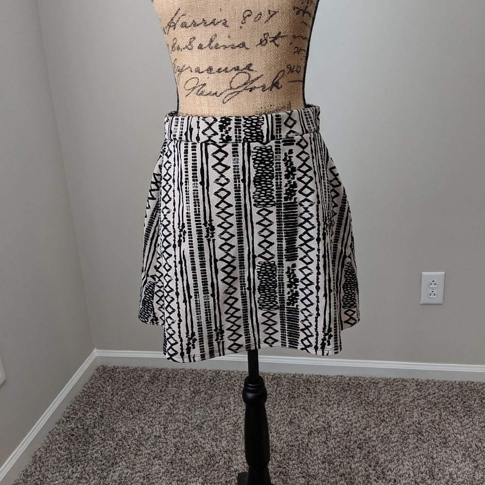 Cream and Black Aztec print  skirt sz s